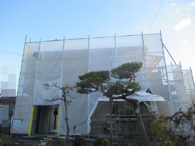 甲府市　屋根外壁塗装　足場設置